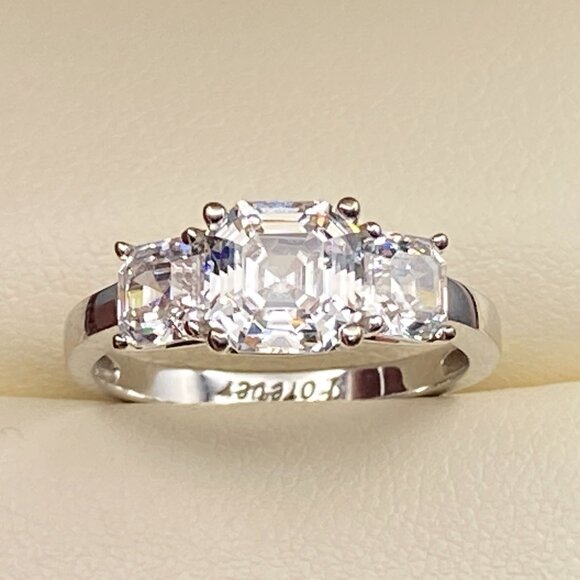 SW 14K White Gold Ring Sz. 6 - 3 x Cubic Zirconia Asscher Cut - 2.86 gm, 2.71 ct - Picture 2 of 16